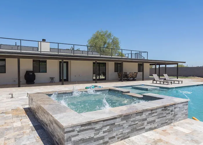 Holiday home Desert Getaway Retreat Pool Billiards Bbq