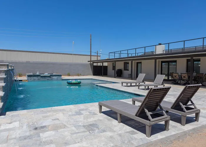 Holiday home Desert Getaway Retreat Pool Billiards Bbq Magma